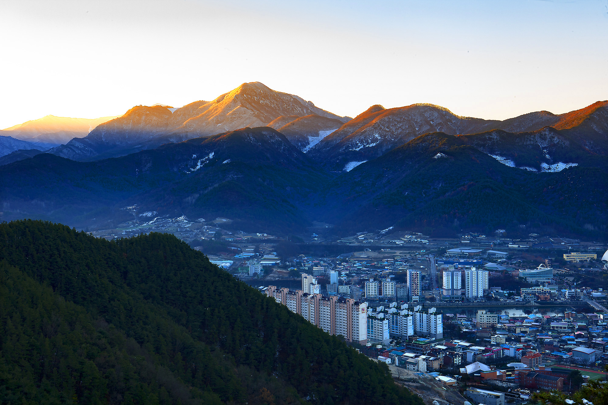 향로산에서 본 무주읍